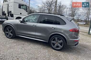 Внедорожник / Кроссовер Porsche Cayenne 2016 в 