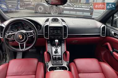 Внедорожник / Кроссовер Porsche Cayenne 2016 в 