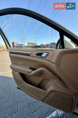 Внедорожник / Кроссовер Porsche Cayenne 2010 в 
