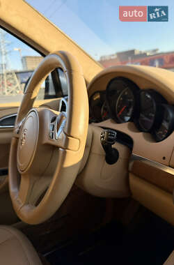 Внедорожник / Кроссовер Porsche Cayenne 2010 в 