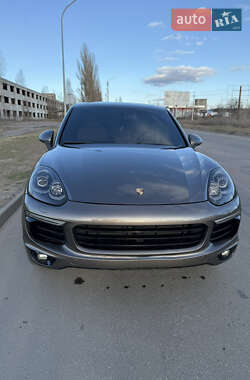 Внедорожник / Кроссовер Porsche Cayenne 2016 в 