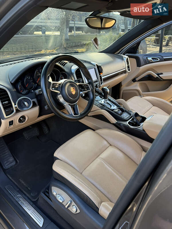 Внедорожник / Кроссовер Porsche Cayenne 2016 в Сумах