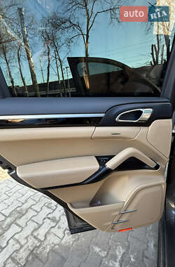 Внедорожник / Кроссовер Porsche Cayenne 2016 в 