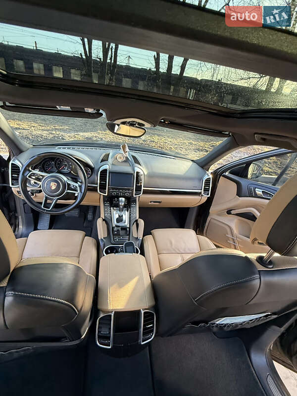 Внедорожник / Кроссовер Porsche Cayenne 2016 в Сумах