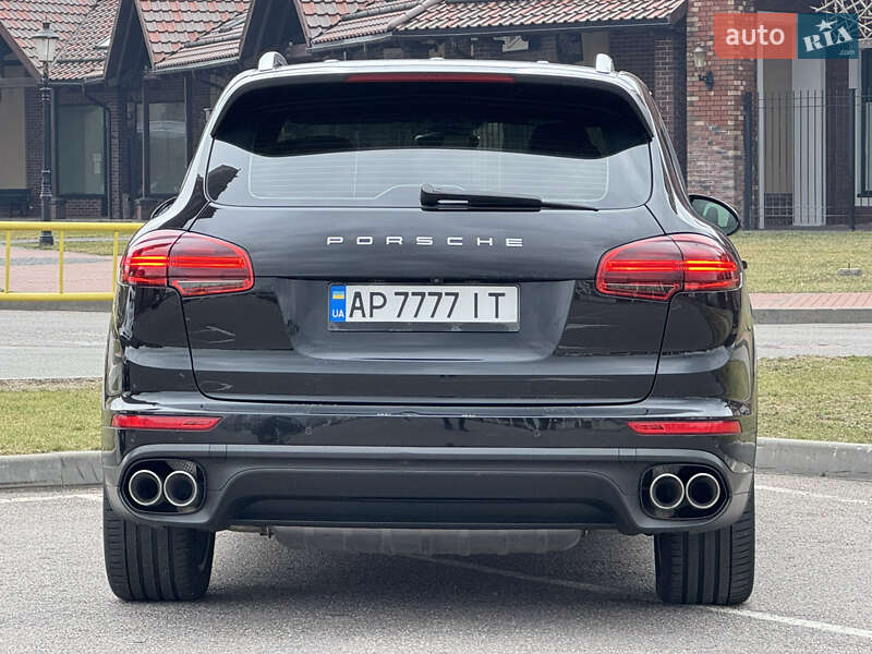 Внедорожник / Кроссовер Porsche Cayenne 2016 в Киеве