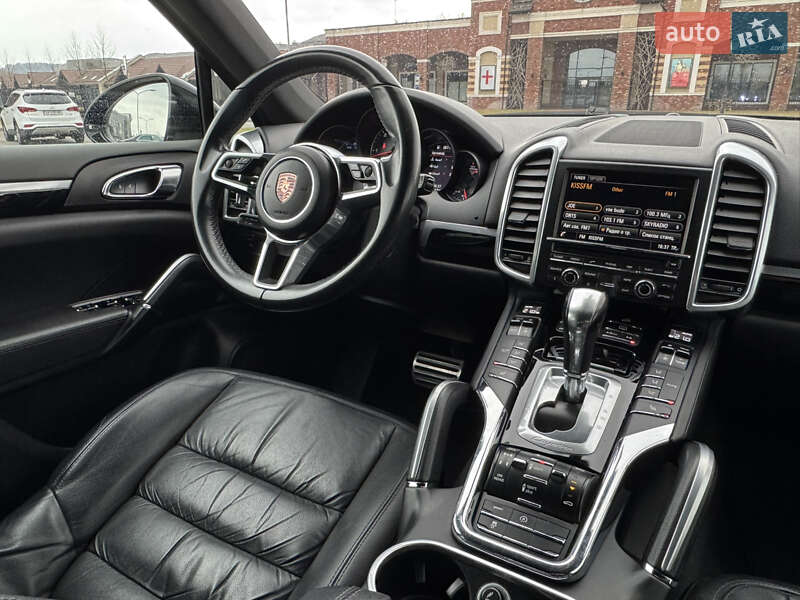 Внедорожник / Кроссовер Porsche Cayenne 2016 в Киеве