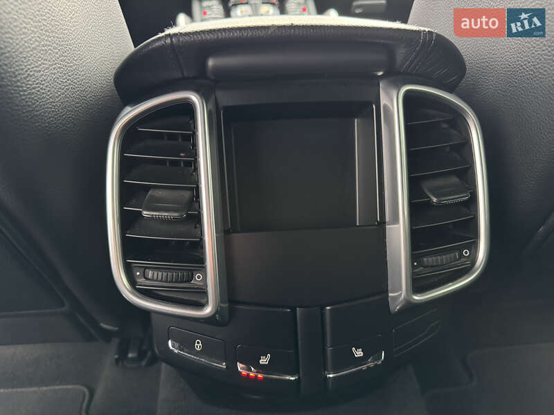 Внедорожник / Кроссовер Porsche Cayenne 2016 в Киеве