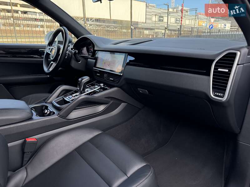 Внедорожник / Кроссовер Porsche Cayenne 2018 в Киеве