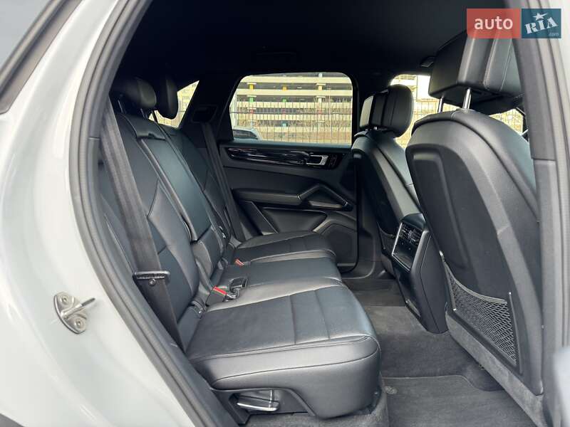 Внедорожник / Кроссовер Porsche Cayenne 2018 в Киеве