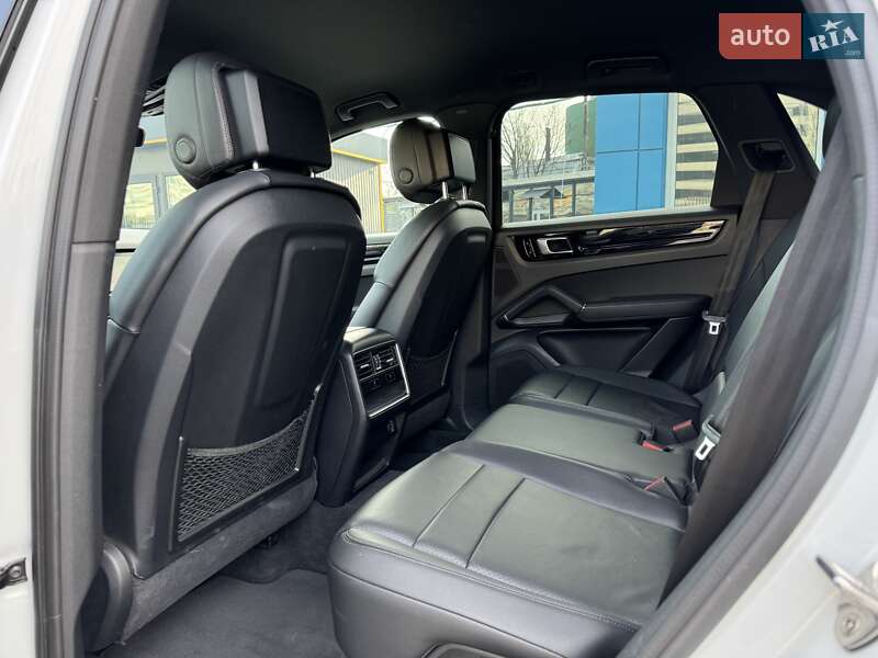Внедорожник / Кроссовер Porsche Cayenne 2018 в Киеве