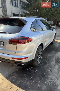 Внедорожник / Кроссовер Porsche Cayenne 2017 в 