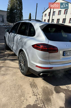 Внедорожник / Кроссовер Porsche Cayenne 2017 в 