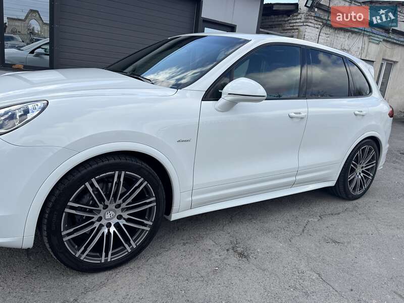 Внедорожник / Кроссовер Porsche Cayenne 2015 в Тернополе
