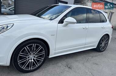 Внедорожник / Кроссовер Porsche Cayenne 2015 в 