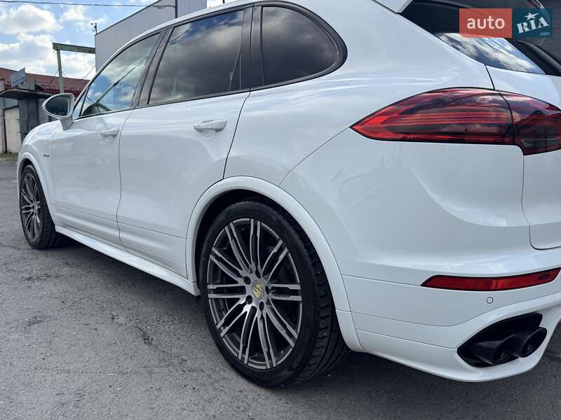 Позашляховик / Кросовер Porsche Cayenne 2015 в Тернополі