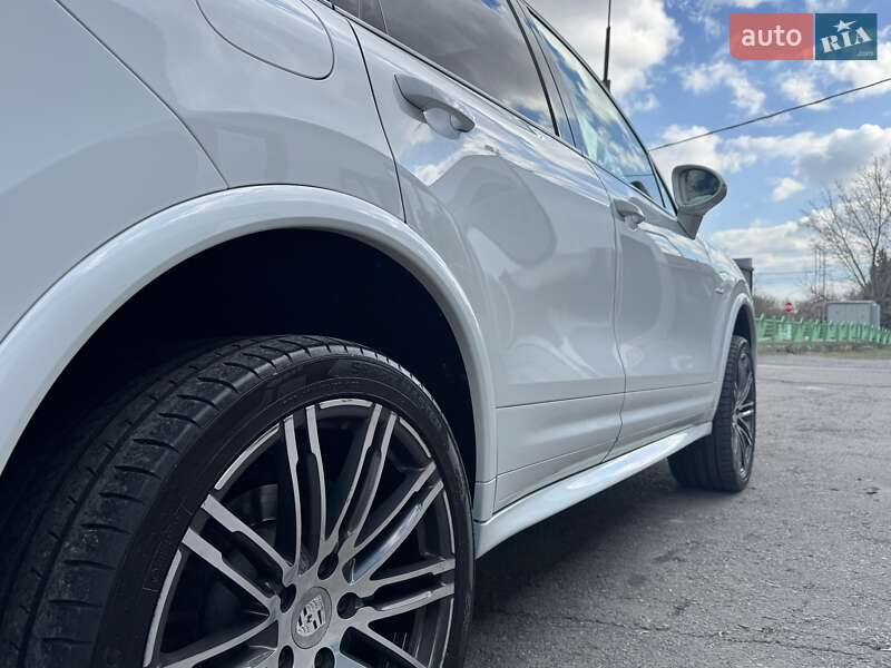 Позашляховик / Кросовер Porsche Cayenne 2015 в Тернополі