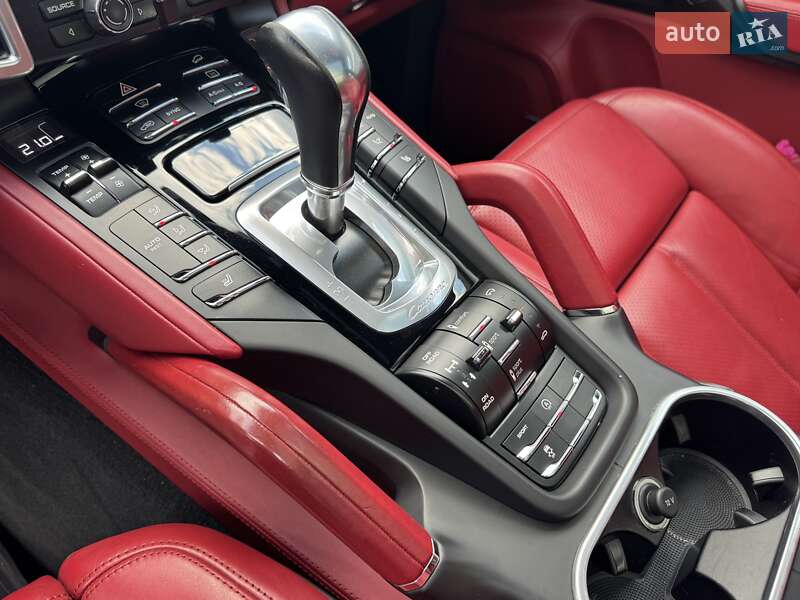 Позашляховик / Кросовер Porsche Cayenne 2015 в Тернополі
