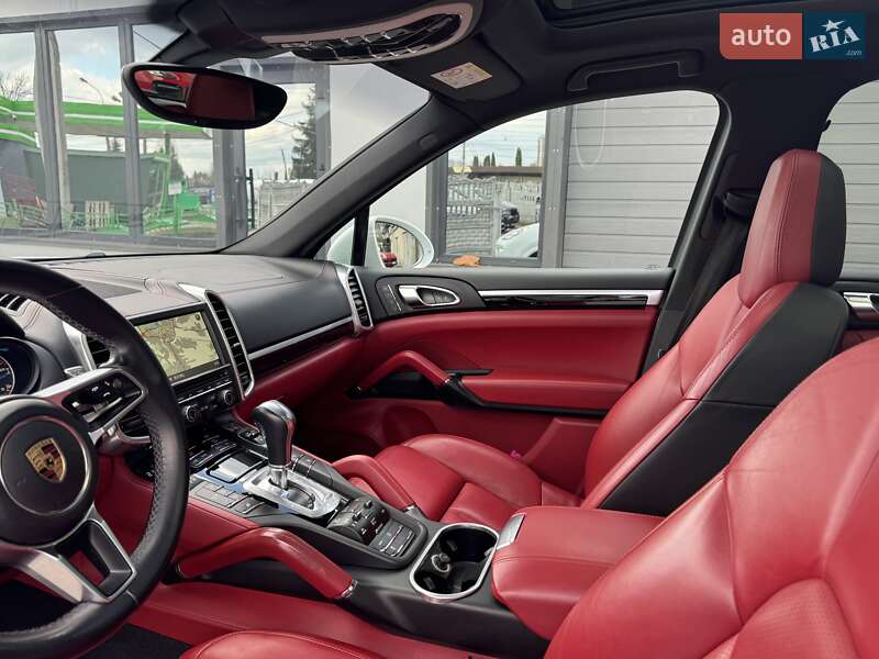 Позашляховик / Кросовер Porsche Cayenne 2015 в Тернополі
