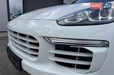 Внедорожник / Кроссовер Porsche Cayenne 2015 в 
