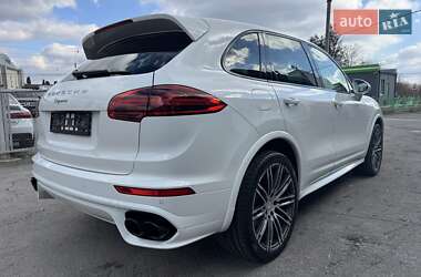 Внедорожник / Кроссовер Porsche Cayenne 2015 в 