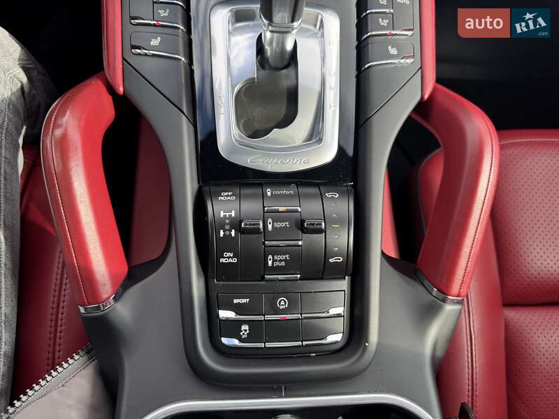 Внедорожник / Кроссовер Porsche Cayenne 2015 в Тернополе