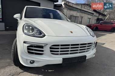 Внедорожник / Кроссовер Porsche Cayenne 2015 в 