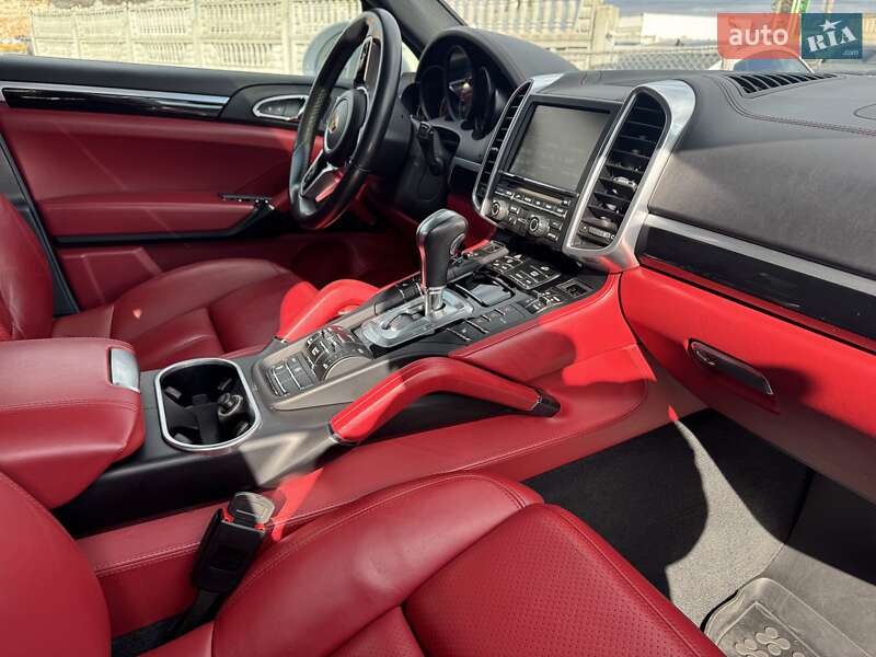 Позашляховик / Кросовер Porsche Cayenne 2015 в Тернополі