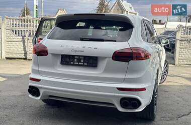 Внедорожник / Кроссовер Porsche Cayenne 2015 в 