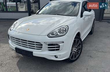 Внедорожник / Кроссовер Porsche Cayenne 2015 в 