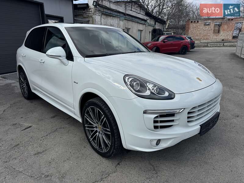 Позашляховик / Кросовер Porsche Cayenne 2015 в Тернополі