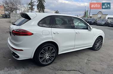 Внедорожник / Кроссовер Porsche Cayenne 2015 в 