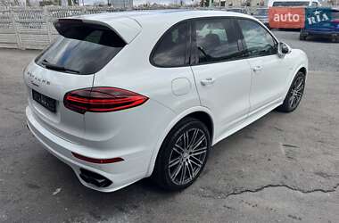 Внедорожник / Кроссовер Porsche Cayenne 2015 в 