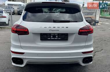 Внедорожник / Кроссовер Porsche Cayenne 2015 в 