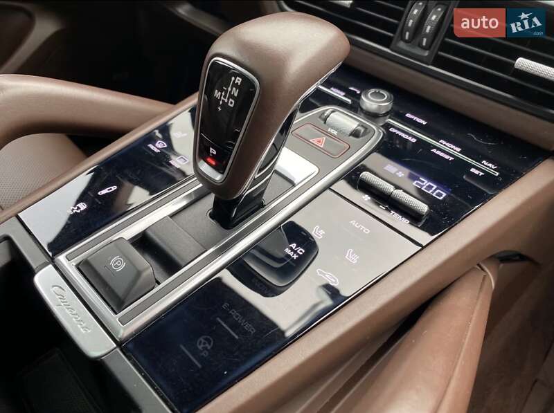 Внедорожник / Кроссовер Porsche Cayenne 2018 в Хмельницком