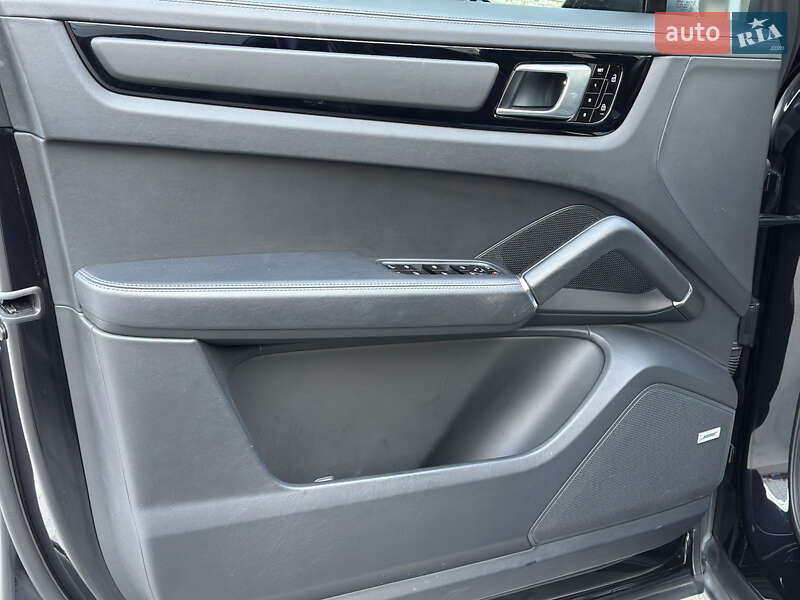 Внедорожник / Кроссовер Porsche Cayenne 2019 в Киеве фото 60 Внедорожник / Кроссовер Porsche Cayenne 2019 в Киеве