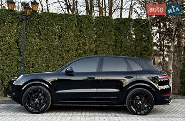 Позашляховик / Кросовер Porsche Cayenne 2024 в 