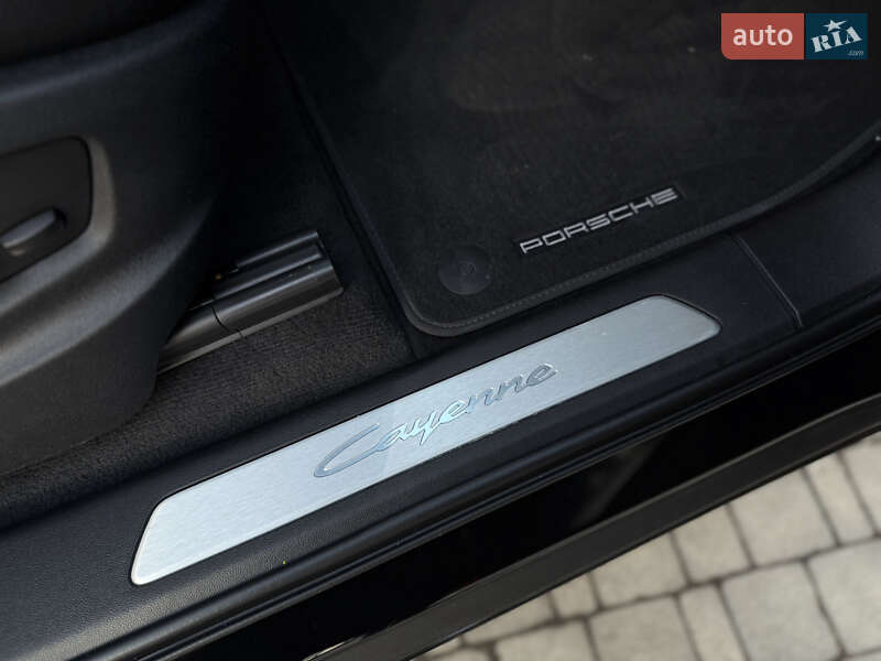 Внедорожник / Кроссовер Porsche Cayenne 2024 в Львове