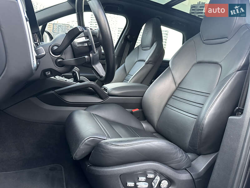 Внедорожник / Кроссовер Porsche Cayenne 2019 в Киеве фото 44 Внедорожник / Кроссовер Porsche Cayenne 2019 в Киеве