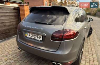 Позашляховик / Кросовер Porsche Cayenne 2012 в 