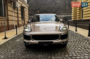 Внедорожник / Кроссовер Porsche Cayenne 2016 в 