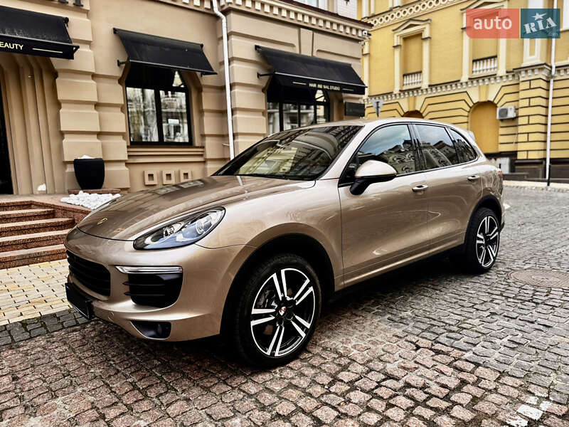 Позашляховик / Кросовер Porsche Cayenne 2016 в Києві