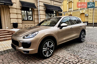 Внедорожник / Кроссовер Porsche Cayenne 2016 в 