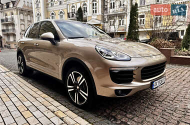 Внедорожник / Кроссовер Porsche Cayenne 2016 в 