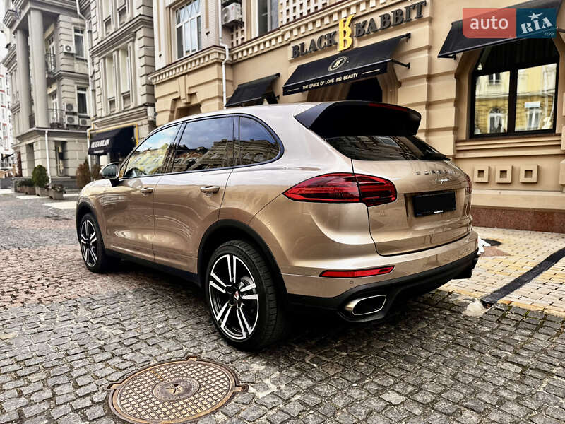 Позашляховик / Кросовер Porsche Cayenne 2016 в Києві