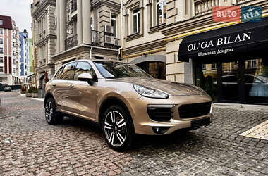 Внедорожник / Кроссовер Porsche Cayenne 2016 в 