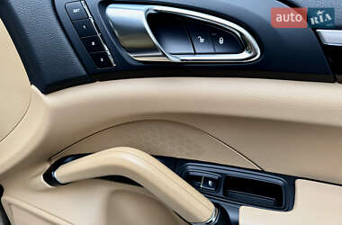 Внедорожник / Кроссовер Porsche Cayenne 2016 в 