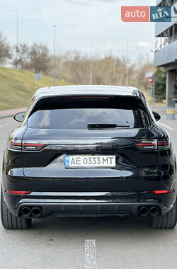 Внедорожник / Кроссовер Porsche Cayenne 2018 в 