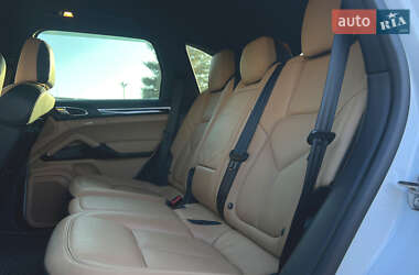 Позашляховик / Кросовер Porsche Cayenne 2016 в 