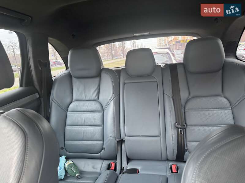 Внедорожник / Кроссовер Porsche Cayenne 2012 в Киеве