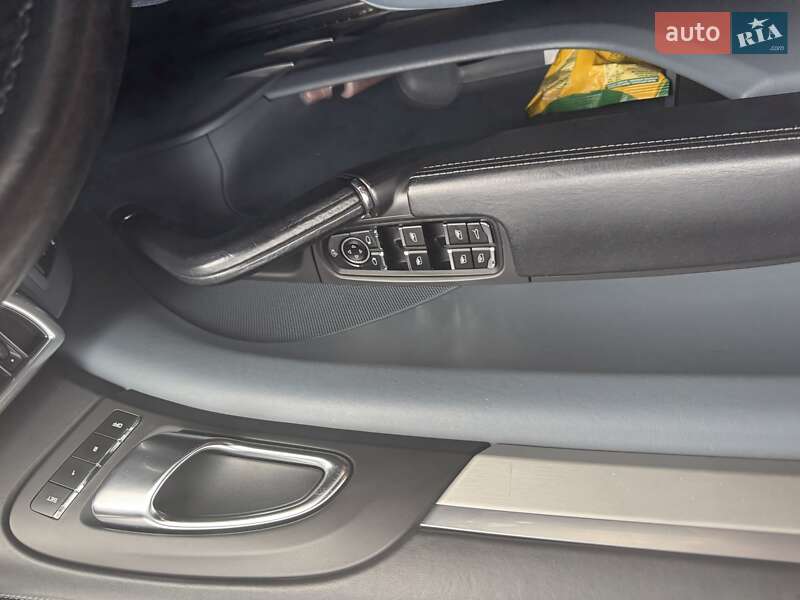 Внедорожник / Кроссовер Porsche Cayenne 2012 в Киеве